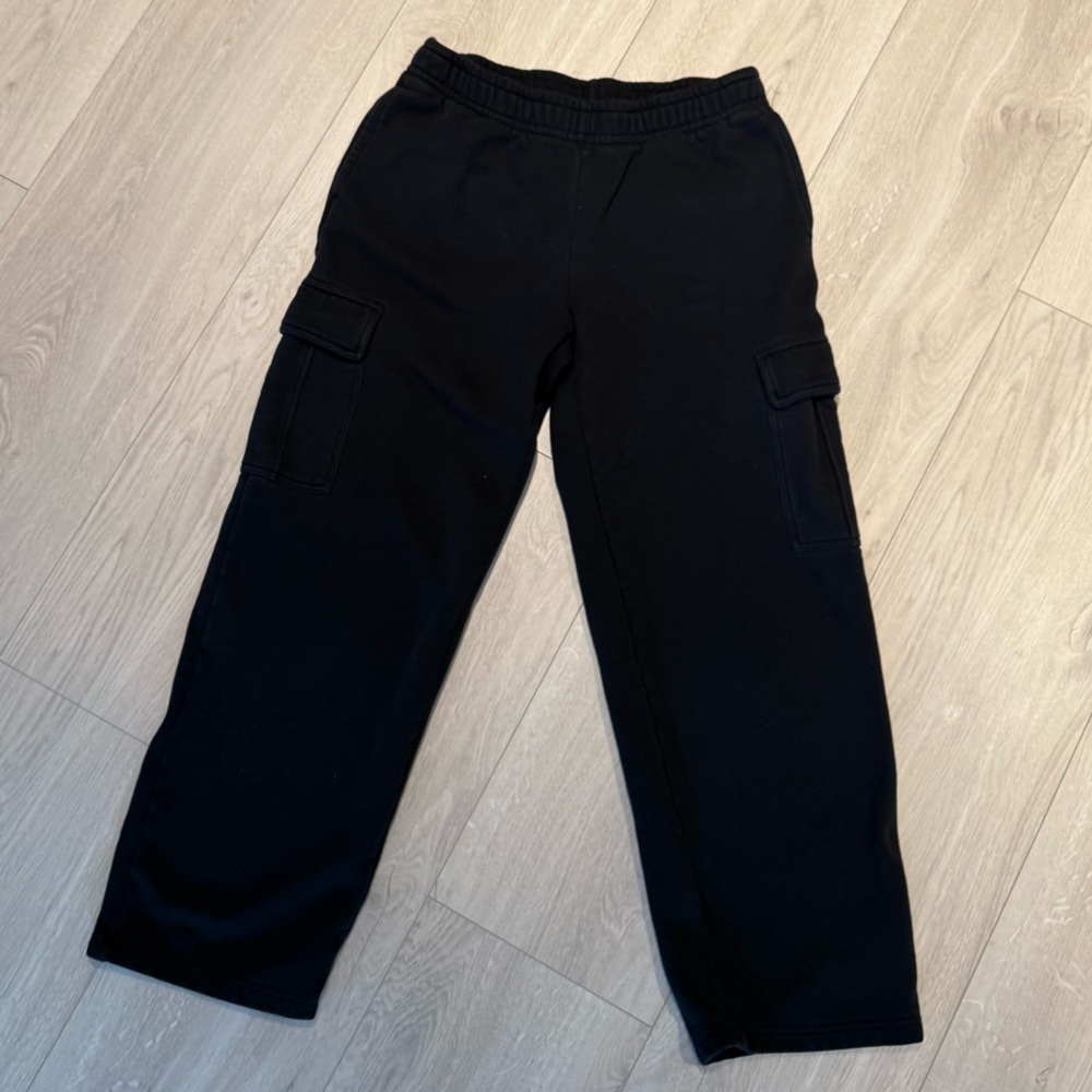 Aritzia TNA sweat fleece cargo sweatpants - size M